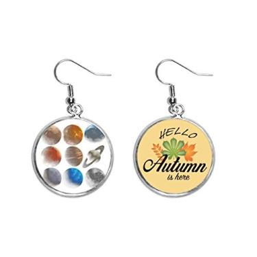 Imagem de Brinco de folha de outono com sistema solar de corpo astronômico