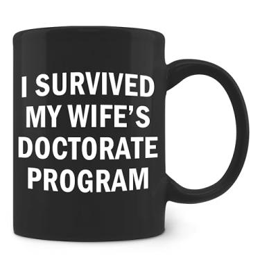 Imagem de FHUGX Funny PhD Graduation Gifts for Wife from Husband - Caneca de formatura, presentes de formatura para ela, I Survived My Wife's Doutorate Program Caneca de café de cerâmica 325 ml