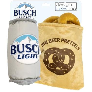 Imagem de design LAB, Inc. Busch Light Beer Dog Toy | Pacote de brinquedos para cães | Brinquedo de lata de cerveja leve Busch e pretzel de aninhamento para cães | Brinquedos de nidificação para buscar
