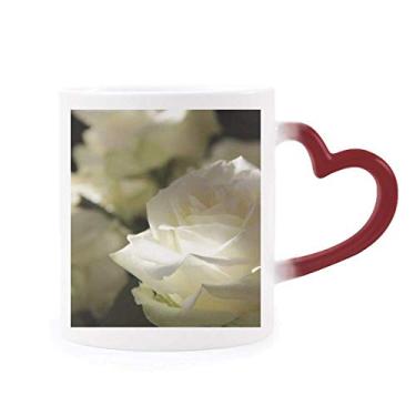 Imagem de Caneca de grés vermelha com rosas brancas escuras, tamanho grande, sensível ao calor, mudança de cor vermelha