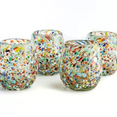 Imagem de MEXTEQUIL - Copos de Shot de Tequila Mexicana Autênticos - Conjunto de 4 Peças - 56,7 g - Copo Mexicano Soprado à Mão (Confetes em Barril)