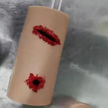 Imagem de Treinador de embalagem de feridas, modelo de simulador de laceração, modelo de treinador de controle de hemorragia, simula o empacotamento de feridas e o treinador de torniquete