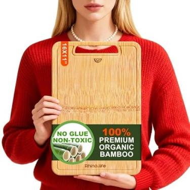 Imagem de Tábua de corte de bambu grande, saudável, sem cola e orgânica, não tóxica, com mãos para cozinha, sem plástico e sulcos de suco, tábua de corte de madeira não sólida para carne, legumes e frutas (40,6