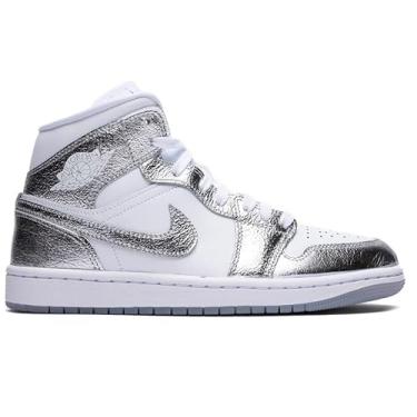 Imagem de NIKE Tênis feminino Jordan Air 1 Mid SE Branco/Prata metálica (FN5031 001) - 42