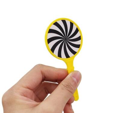 Imagem de Truque de ilusão de moedas mágicas: extração de dinheiro com Magnetic 