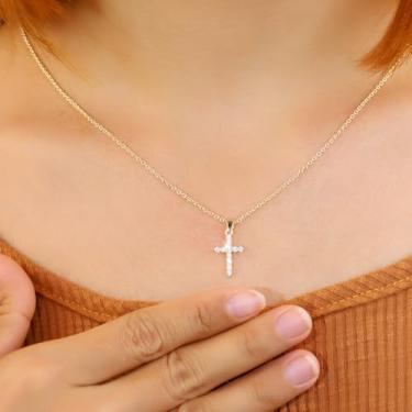 Imagem de Colar gargantilha com pingente de cruz de zircônia cúbica simples banhada a ouro 14K, colar de cruz minimalista para mulheres, joia de presente, 1, Latão, Sem Pedra Preciosa