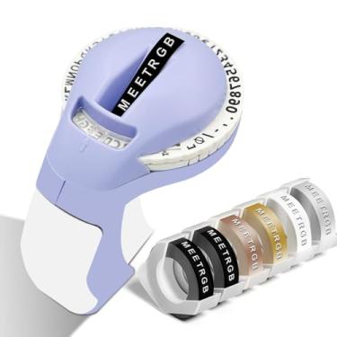 Imagem de MeetRGB Máquina de etiquetas em relevo (inclui fita), máquina de etiquetas em relevo vintage, vem com 6 rolos de etiquetas em relevo 3D, adequada para uso no escritório e faça você mesmo — roxo