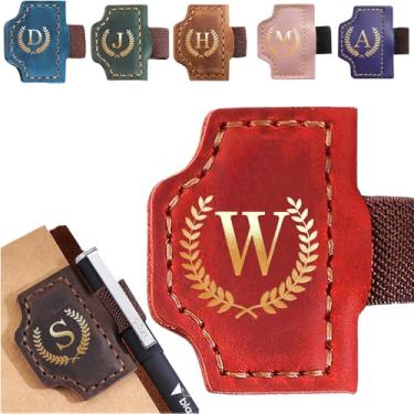 Imagem de Marcador de livro personalizado com suporte de caneta, marcador magnético de couro, 26 letras, presentes para amantes de livros, leitores, marcadores de livro de couro para homens e mulheres (vermelho