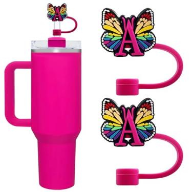 Imagem de Lindas capas de canudo com letra inicial para copos Stanley 20/30/1,134.0 g - tampas à prova de poeira de 10 mm/0,4 pol. - Protetor reutilizável para canudos de 9 a 10 mm, 2 peças