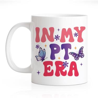 Imagem de RZHV Caneca novidade In My PT Era 325 ml, linda caneca de cerâmica de escritório borboleta presentes para PT, presentes de fisioterapia para assistente de PT, presentes de agradecimento para PT,