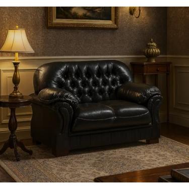 Imagem de Sofá Rei 2 Lugares com Capitonê Revestimento em Couríssimo Preto Estrutura em Madeira Design Clássico