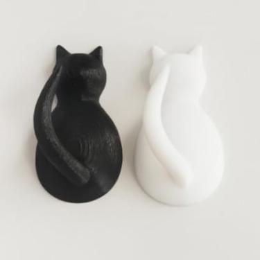 Imagem de Kit Cabides de Gatinho para Parede - Ganchos Decorativos em PLA Biodegradável | Organizador para Chaves e Bijuterias (3 Preto 3 Branco)