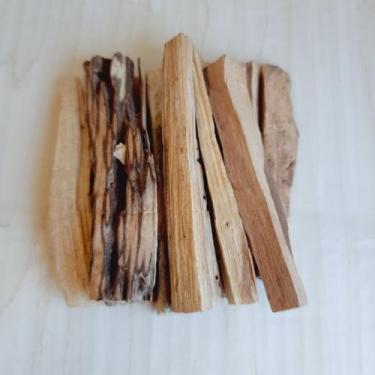 Imagem de Incenso Palo Santo Premium em pedaços - Paz Interior Store, Pacote 20 