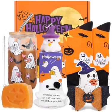 Imagem de RJZZ Cesta de Halloween 7 peças Boo Basket Stuffers para mulheres com copos de vidro de 473 ml, vela perfumada, presentes de Halloween para mulheres com meias, grampo de cabelo, cestas assustadoras
