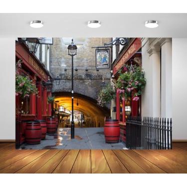 Imagem de BELECO Tecido de 2,1 x 1,5 m Londres Vintage Street Backdrop Spring England Shop Stores Barris Vermelhos Charing Cross Walkway Background Decorações de festa britânica Europa Retratos de Viagem