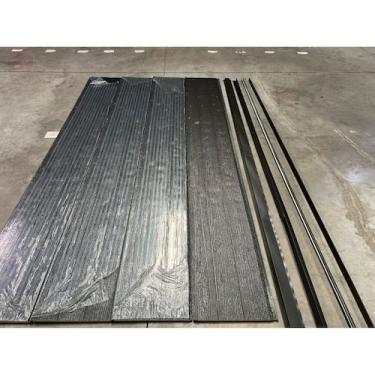 Imagem de Revestimento exterior: revestimento de metal, madeira preta com isolam