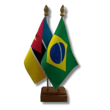 Imagem de Bandeira de Mesa Elegance Brasil e Moçambique, Dupla Face, 19x13cm, Base em Madeira com Duas Hastes, 30cm Altura Total, Tecido Oxford, para Escritório e Eventos
