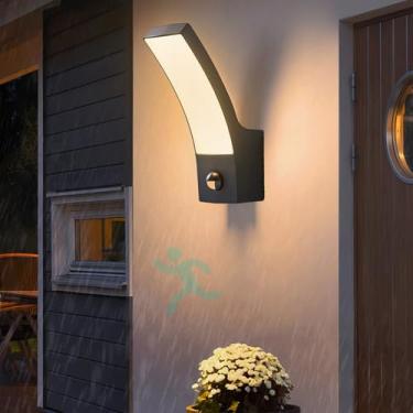 Imagem de GZZBMY LED Exterior apliques de parede com detetor de movimento moderno candeeiros de parede IP65 impermeável interior / exterior iluminação Pathway terraço varanda jardim (luz quente preta, 1 peça)