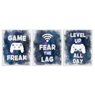 Imagem de Stupell Industries Gamer Quotes with Splash Conjunto de arte giclée emoldurado branco de 3 peças, design por Marcus Prime, 14 x 11