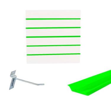 Imagem de Painel Canaletado Branco em Mdf 0,61 x 0,61m com Perfil Pvc Verde Limã