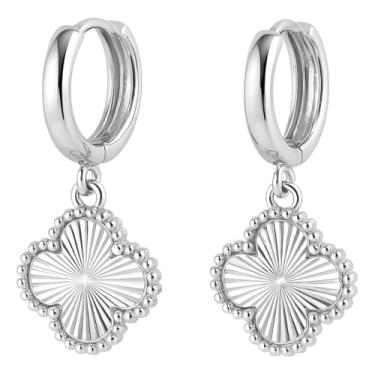 Imagem de AURUM SEMIJOIAS Brincos Femininos Clássicos com Pingente de Trevo Prateado com Dealhes, Banhado / Folheado a Prata, Design Elegante, para Mulheres de Personalidade e Bom Gosto, Semijoias Finas, Casual e Elegante, Virgína.