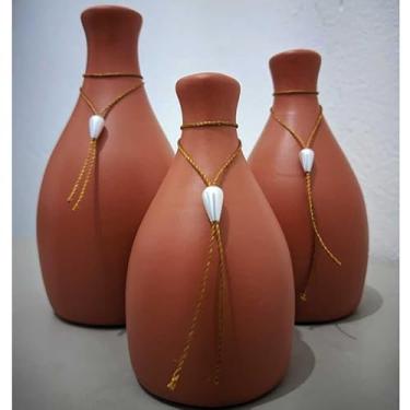 Imagem de Kit Trio 3 Vaso Decorativo Garrafa Kit DecoraçãO CerâMica Sala Mesa Cozinha Banheiro Jarros Decorativos Para Sala(TERRACOTTA C/COLAR GOTA PEROLA)