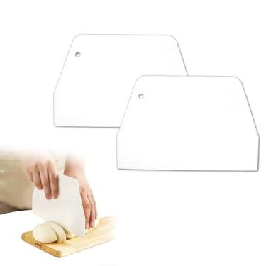 Imagem de Conjunto de dois raspadores de creme de plástico, com uma aderência confortável e bordas arredondadas para tubulação, cobertura e raspagem sem esforço