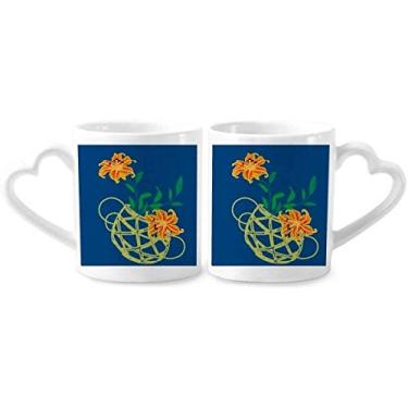 Imagem de PaintingJ Conjunto de canecas de porcelana para casal flor amarela apanese Lover Cup Heart Handle