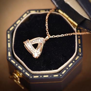 Imagem de Colar com pingente de triângulo inovador para mulheres, joias modernas e brilhantes, 40cm 5cm, Metal, Zircônia cúbica