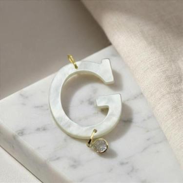 Imagem de Pingente de Ouro 18K com Letra 'G' em Madrepérola Natural e Zircônia B