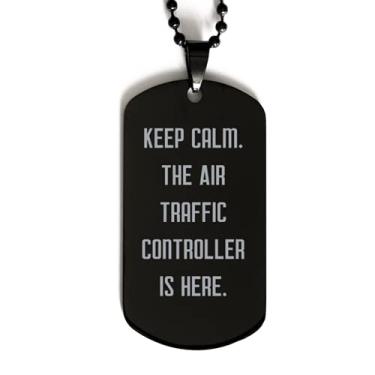 Imagem de SpreadPassion Keep Calm. The Air Traffic Controller. Placa de cachorro preta, presente de controle de tráfego aéreo da Boss, colar com pingente gravado para amigos