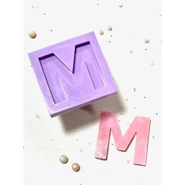Imagem de Confeitaria dos Moldes, R176 Molde de silicone letra M resina decorar