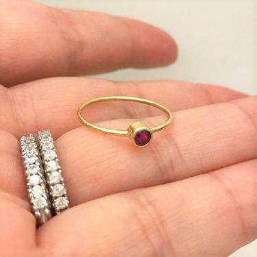 Imagem de Anel Skinny em Ouro 18k com Rubi 3mm Natural Feito a Mao K120 - Fab Jo