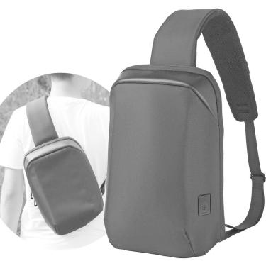 Imagem de Mochila Transversal Premium Em Couro Sintético - Preta Com Compartimento Para Tablet