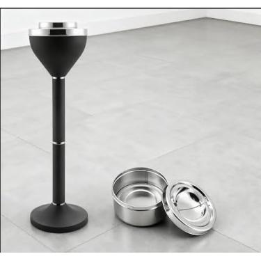 Imagem de cinzeiro em pé ao ar livre