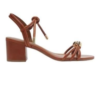 Imagem de Sandália Couro Salto Médio Nó Metal Lançamento Arezzo-Feminino