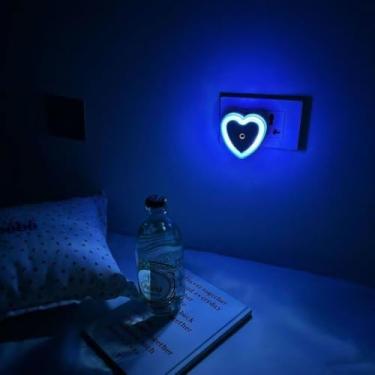 Imagem de Luzes noturnas conectadas à parede – Lâmpada de LED com plugue de luz noturna de coração fofo, sensor de anoitecer ao amanhecer, iluminação automática para casa, sala de estar, quarto, banheiro