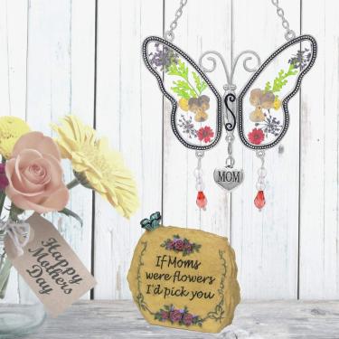 Imagem de BANBERRY DESIGNS Mom Butterfly Suncatcher - Mother Message Stone Rock with Butterflies & Flowers Decorations and Mom Poem - Gifts for Her - Birthday Gifts for Mom - Mother-in-Law - Grandma