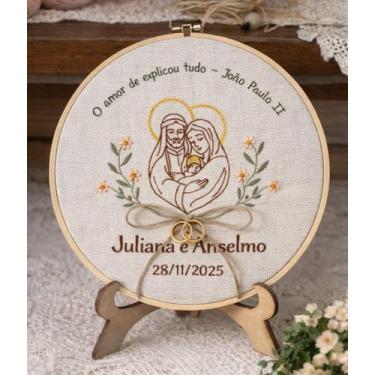 Imagem de Bastidor Porta Alianças Bordado Personalizado Casamento Nomes e Data D