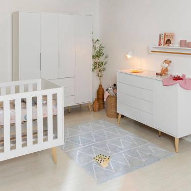Imagem de Kit Quarto Infantil Elfe Branco Fosco Cômoda 4 Gavetas e 1 Porta + Guarda-Roupa + Berço Noah com Pés Retrô em Madeira Natural