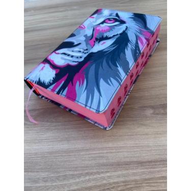 Imagem de Biblia Sagrada leão rosa prateado Letras Grandes Evangélica Com Harpa 