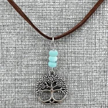 Imagem de 1 lindo colar com pingente de prata de resina de couro de liga de liga de estilo vintage, adequado para uso diário feminino, festas, encontros, deslocamentos, celebrações e férias.