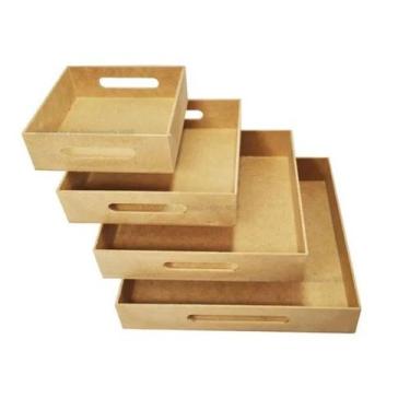 Imagem de Jogo 4 Bandeja Quadrada com Alça Lateral Mdf Madeira - ATACADÃO DO ART