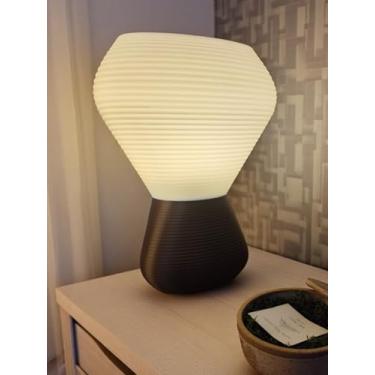 Imagem de Luminária de Mesa Arqora, Design Moderno, Base com Difusor Texturizado, Luz Aconchegante (Cúpula Branca/Base Marrom Escuro)