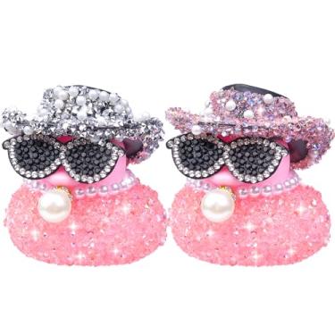 Imagem de MuMyer Ornamentos de carro de pato de borracha com strass, 2 peças engraçadas de patos de diamante, decoração de painel de carro, acessórios de pato com mini chapéu de cowboy brilhante colar e óculos