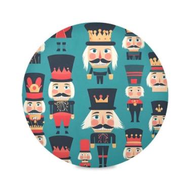 Imagem de STAYTOP Jogo americano redondo de boneca de Natal, 6 peças, tapetes de mesa antiderrapantes fáceis de limpar para decoração de mesa de festa e churrasco