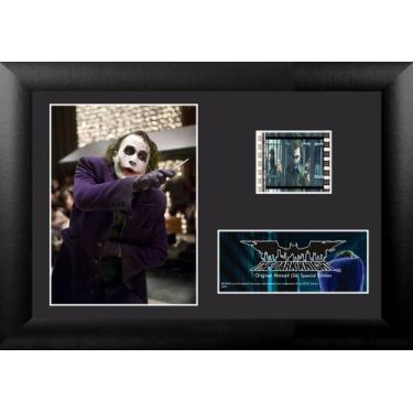 Imagem de Batman O Cavaleiro das Trevas Heath Ledger como Coringa emoldurado c lula de filme de 35 mm