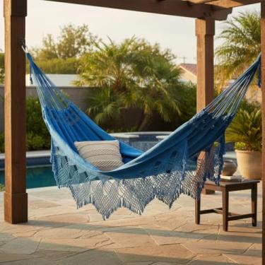 Imagem de Rede de Descanso Casal, Azul Claro, Algodão Artesanal, 4,20m x 1,40m, Suporta até 250kg, com Acabamento em Macramê para Varanda e Jardim
