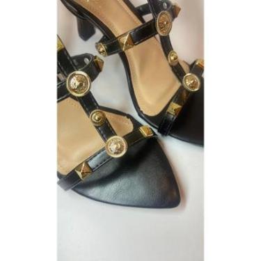 Imagem de SANDÁLIA PRETA COM TACHAS E METAIS DOURADO BICO FOLHA SALTO-Feminino