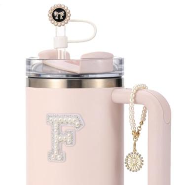 Imagem de 3 peças Stanley Cup Accessories - Capa de canudo para copo de 30 e 1,134 g, topo de palha de 10 mm, corrente de pingentes iniciais de silicone para decoração de alça e adesivo de letras - F
